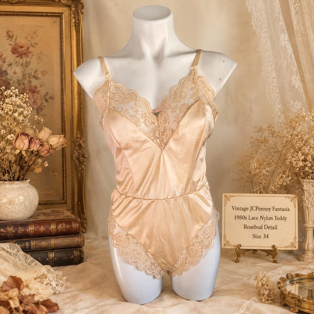 Vintage JCPenney Fantasia 80s Lace Nylon Teddy Rosebud Detail 34